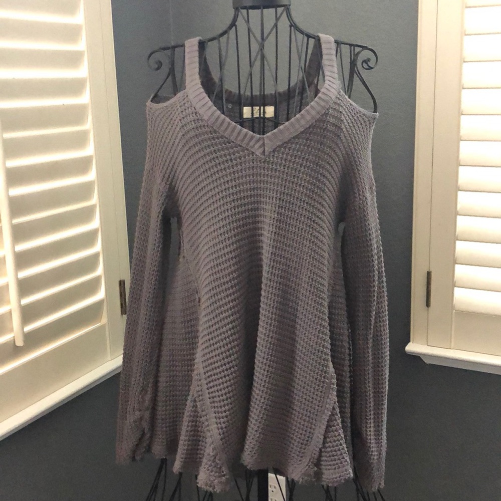 Grey cold shoulder sweater by Elan